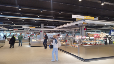 Así es el interior del nuevo mercado de Monte Alto (A Coruña)