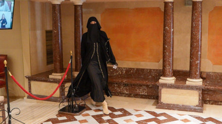 Diputada de Vox ha acudido a la Asamblea Regional con un niqab VOX