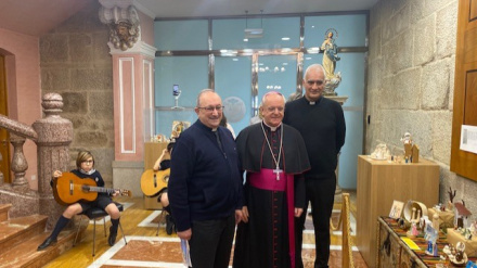 El Obispo de Ourense, Monseñor Leonado Lemos, preside el acto de inauguración de la exposición