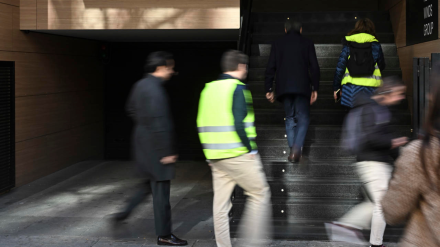 La Unidad Central Operativa (UCO) de la Guardia Civil se ha personado este jueves en las sedes de las empresas públicas SEPI, Sepides, Enusa y Mercasa para requerir documentación relacionada con la operación en la que ha sido detenido el expresidente del grupo público Vicente Fernández