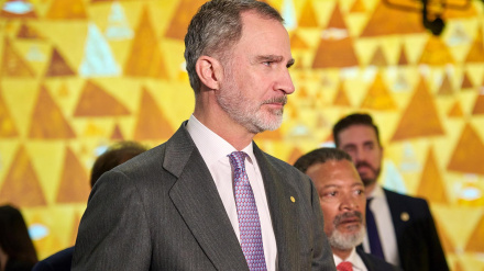 El Rey Felipe VI (c) a su llegada a la Feria Integrated Systems Europe (ISE) y del IOT Solutions World Congress (IOTSWC), en la Fira de Barcelona, a 31 de enero de 2023, en L'Hospitalet de Llobregat, Barcelona