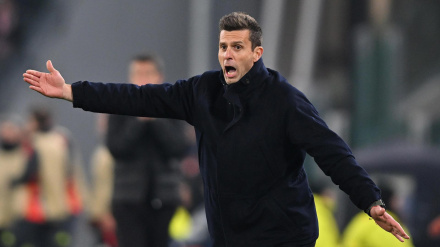 Turin (Italy), 29/01/2025.- Juventus coach Thiago Motta gestures during the UEFA Champions League soccer match Juventus FC vs SL Benfica in Turin, Italy, 29 January 2025. (Liga de Campeones, Italia) EFE/EPA/Alessandro Di Marco