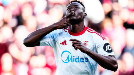 El delantero nigeriano marcó el primer gol del partido en el Sánchez Pizjuán.