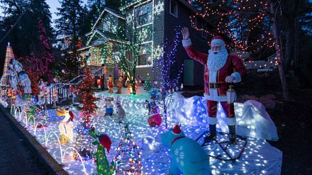 Lake Oswego, OR, USA - Dec 15, 2023: Christmas decorations in the front yard of a Lake Oswego home in the suburb of the Portland metro area in Oregon during the holiday season