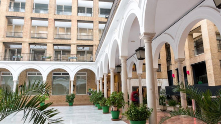 Patio interior de la Facultad de Bellas Artes de la Universidad de Sevilla