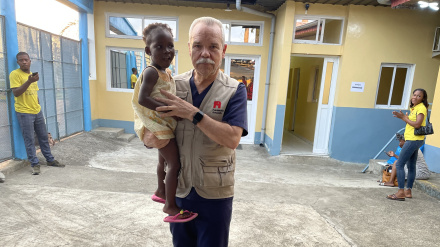 El optometrista Jesús Sánchez Poveda es galardonado por su incansable labor humanitaria, desde atender a familias de Cáritas a misiones en Tanzania y Madagascar