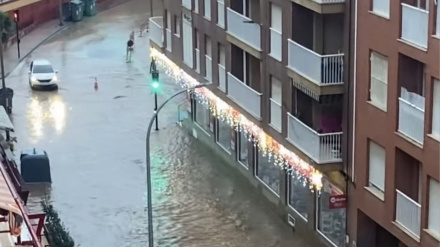 Una de las calles de Águilas inundadas en el episodio de lluvias de esta semana