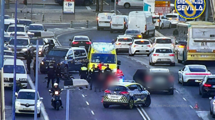 Accidente de tráfico en el Puente del Cristo de la Expiración de Sevilla.