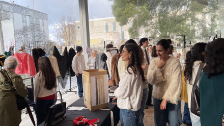 La muestra está en la zona anexa al salón de actos Concepción Arenal