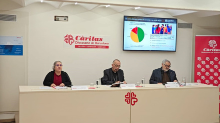 17/12/2025 De Juan, Omella y Sala en la rueda de prensa de este miércoles.De Juan, Omella y Sala en la rueda de prensa de este miércoles