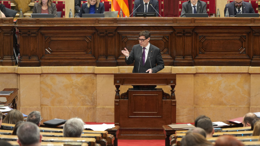 El president de la Generalitat, Salvador Illa, interviene durante una sesión de control al Govern