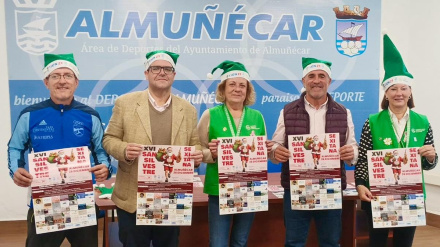 Los ponentes en la rueda de prensa posan con el cartel anunciador