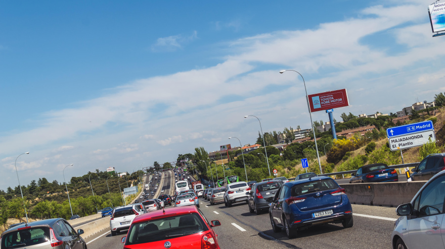 Atasco en las vías de acceso a Madrid durante las horas punta y los periodos vacacionales