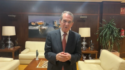 Abel Caballero durante el mensaje enviado a los alumnos y docentes de Narón