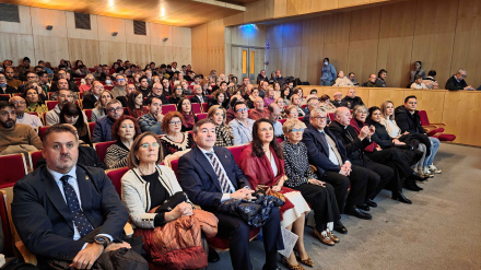 El teatro Mira de Amescua ha acogido el acto público de nombramiento como Hija Predilecta de la Ciudad de Guadix a Rosa Martínez Vera