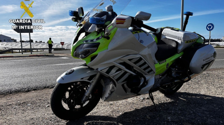 Archivo - Imagen de archivo de una motocicleta de la Guardia Civil de Tráfico