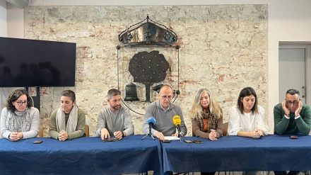 El alcalde de Navalmoral de la Mata, Enrique Hueso, junto a su equipo de gobierno