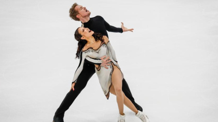 Madison Chock y Evan Bates en una prueba de patinaje artístico