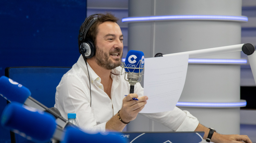 Jorge Bustos presentando 'Herrera en COPE'