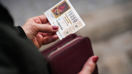 Imagen en Sevilla de las últimas compras de lotería a pocos días para el Sorteo Extraordinario de Navidad