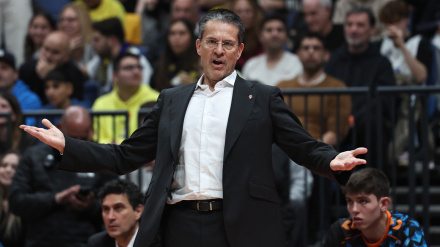 Pedro Martínez, entrenador del Valencia Basket, durante el partido contra el Maccabi Tel Aviv