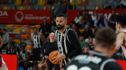 Faverani, con Alonso al fondo, el pasado miércoles