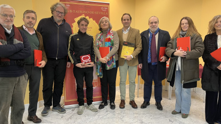 El Club Taurino de Sevilla reconoce la importante labor de la editorial El Paseíllo