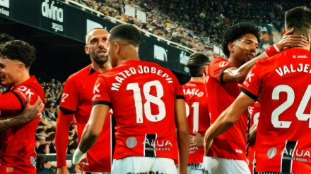 Los jugadores celebran el gol de Samú Costa