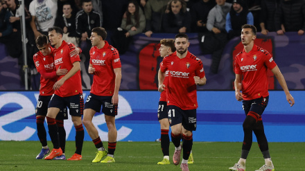 Los jugadores de Osasuna celebran uno de los goles ante el Alavés