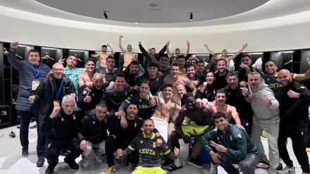 Los jugadores del Ceuta celebran la victoria en San Sebastián