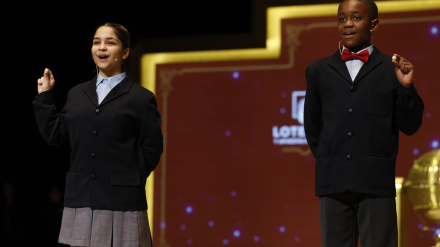 Niños de San Idelfonso cantan el segundo premio de la Lotería