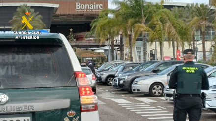 Guardia Civil en el parking de Bonaire