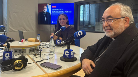 Jesús Sanz Montes, Arzobispo de Oviedo, en los estudios de COPE, con Inmaculada Rivas
