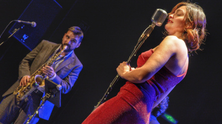 Grupo Swing Ton Ni Song en una actuación en el Gran Teatro de Cáceres