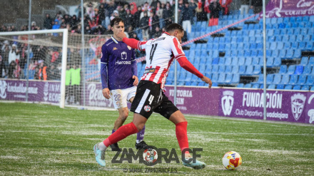 Athuman, jugador del Zamora, en el duelo ante el Guadalajara