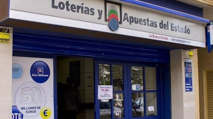 La administración de lotería número 6 de Roquetas de Mar (Almería), 'La buena estrella'.