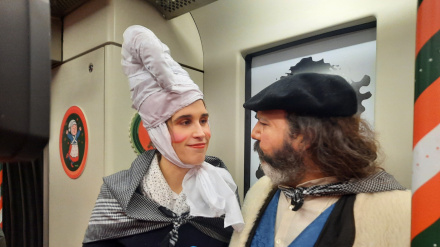 Olentzero y Mari Domingi en el Gabonetako Trena