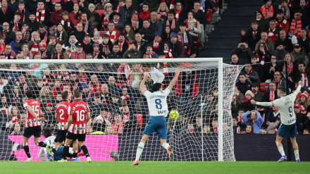 El momento en el que Pere Milla marca en el Athletic - Espanyol