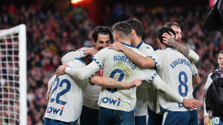 El Espanyol celebra su segundo gol en San Mamés ante el Athletic