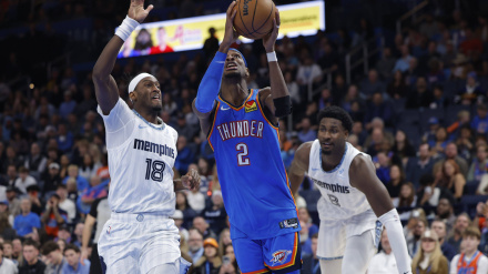 Shai Gilgeous-Alexander lleva 100 partidos seguidos anotando 20 puntos o más.