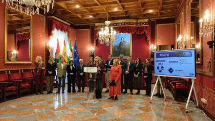 01/12/2025 La alcaldesa de Granada, Marifrán Carazo, ha presentado los presupuestos para 2026 en presencia de la edil de Economía, Rosario Pallarés, y el resto del equipo de gobierno localPOLITICA ANDALUCÍA ESPAÑA EUROPA GRANADA AUTONOMÍAS