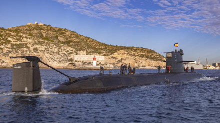 Submarino en superficie en aguas de Cartagena