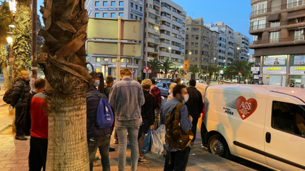 Alicante Gastronómica Solidaria reparte menús solidarios en Alicante