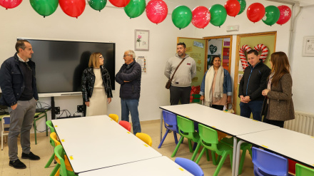 Concejales, técnicos y maestros del colegio visitan el nuevo comedor del centro