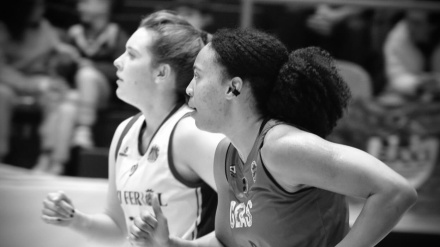 Dos jugadoras del Baxi Ferrol