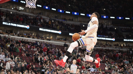 Giannis Antetokounmpo realiza el mate de la discordia.