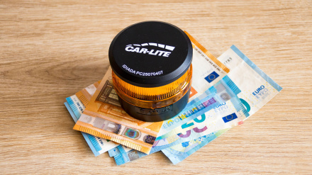 Baliza de emergencia V16 en los billetes en euros