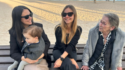 Blanca Ballester, en el centro de la imagen, con su madre, su hermana y su sobrino, el pequeño Íñigo.