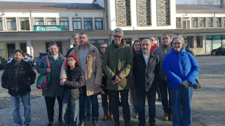 Responsables del BNG ante la estación de Ferrol