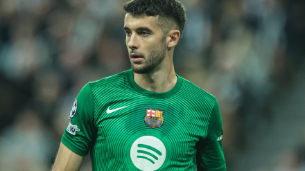Joan García durante un partido del FC Barcelona